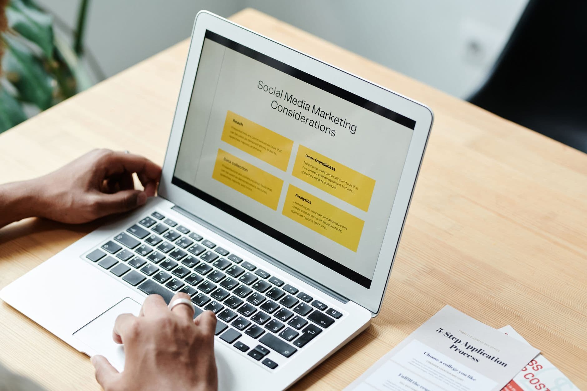 KOL review sai sự thật và cách xử lý khủng hoảng truyền thông