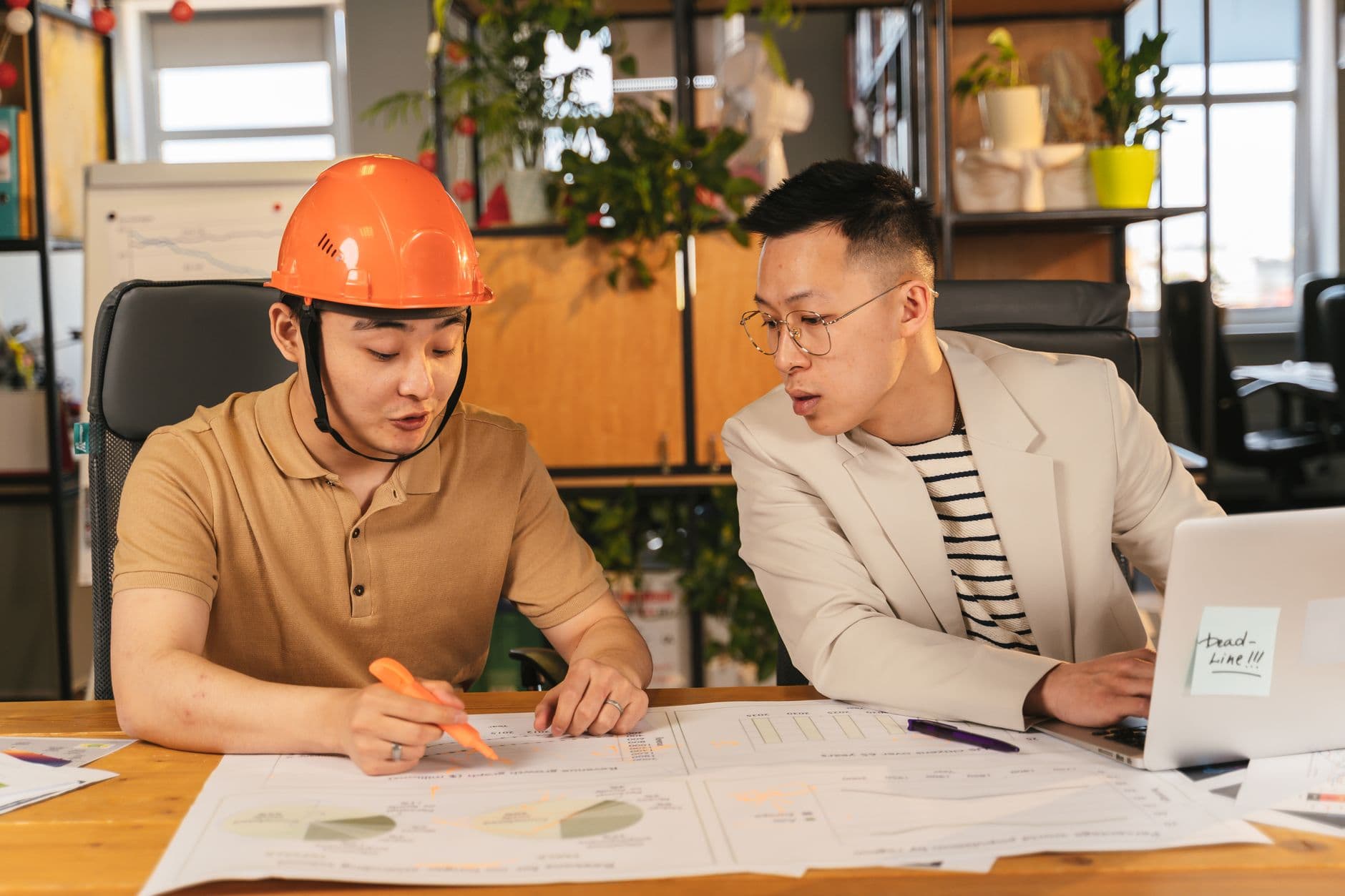 Hợp đồng booking KOL cần gì để tránh mất tiền oan cho shop